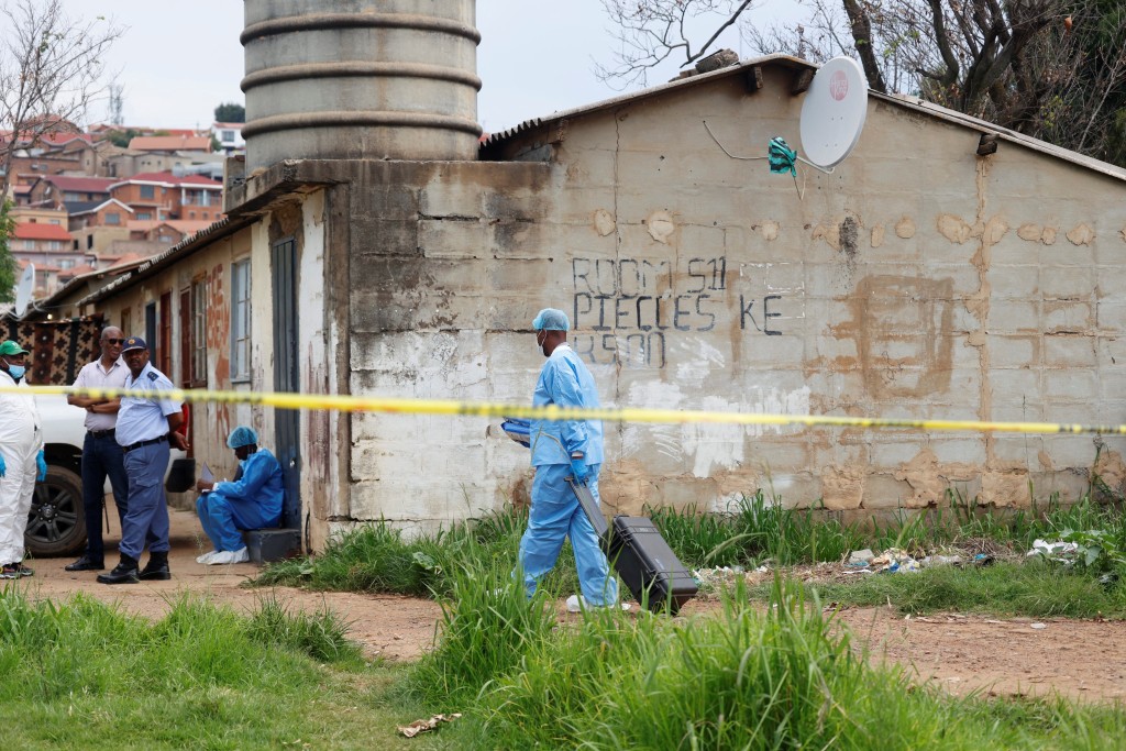 南非是全球謀殺率最高的國家之一，平均每日約有 60 宗兇殺案。路透社