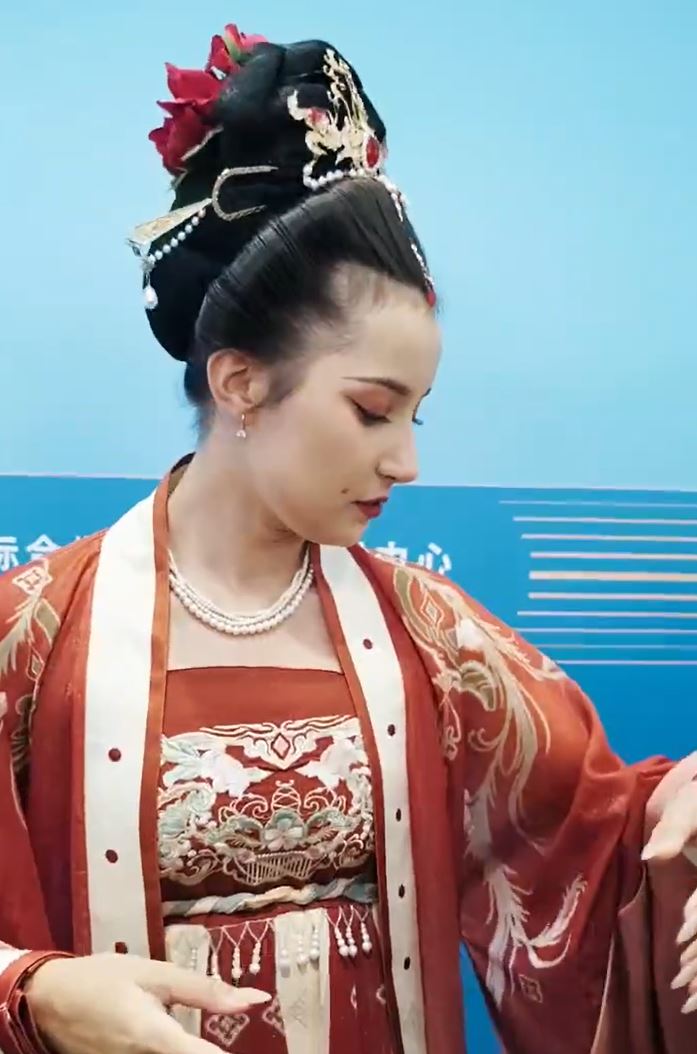 自俄罗斯的女孩给自己取中文名「谢弈舒」。张言天摄