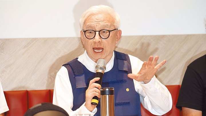 曹興誠斥中天向他提告是「荒唐」。中時圖片