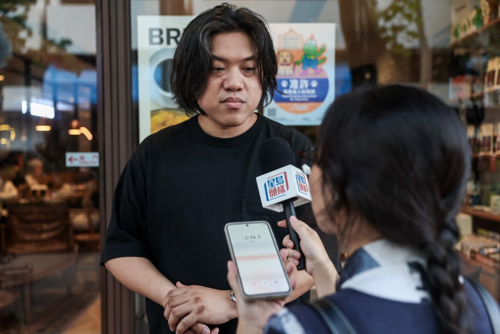咖啡廳「Black Sugar Coffee & Lifestyle」主理人William接受訪問時表示,自己和太太當初開店就是希望將咖啡、寵物和人帶到一起。 咖啡廳「Black Sugar Coffee & Lifestyle」主理人William接受訪問時表示,自己和太太當初開店就是希望將咖啡、寵物和人帶到一起。