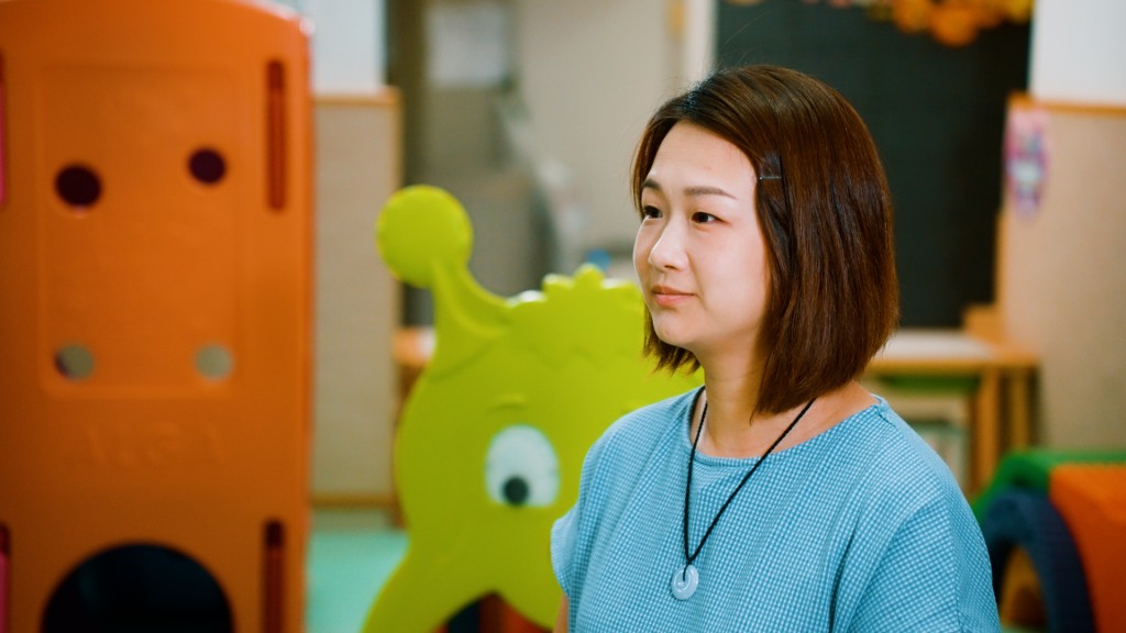 其中一位學生家長——鄧晉謙媽媽表示很欣賞學校的體驗式教學,「學校經常安排小朋友去不同的地方參觀,有時會邀請家長一起參與,最開心是看到我的小朋友年紀細細就可以很有自信,又流暢地用英語和外國人交談。」 其中一位學生家長——鄧晉謙媽媽表示很欣賞學校的體驗式教學,「學校經常安排小朋友去不同的地方參觀,有時會邀請家長一起參與,最開心是看到我的小朋友年紀細細就可以很有自信,又流暢地用英語和外國人交談。」