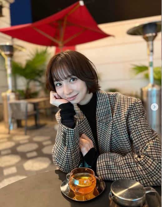 麻里子于2022年爆出轨，被丈夫入禀控告。