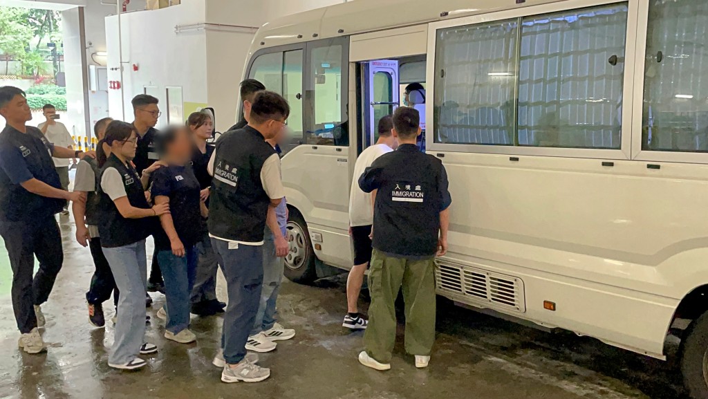 被捕人士帶署調查。