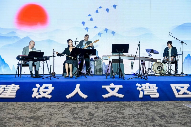 中法融合戲劇《尚伯岱車站》唱出“中國腔調”
