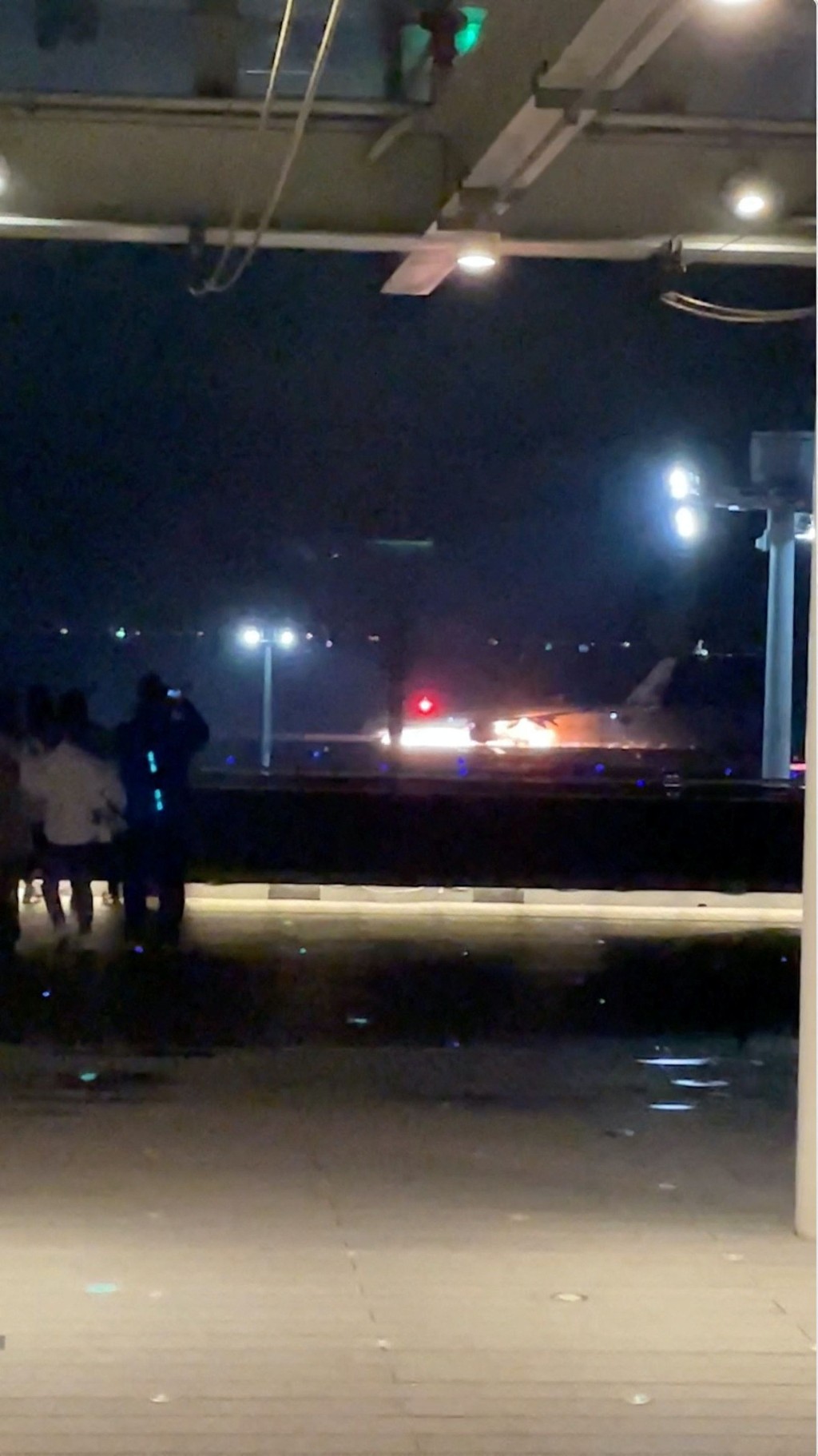 日本航空JAL516客機在東京羽田機場與海上保安廳飛機擦撞起火，造成5死1重傷事件。 路透社