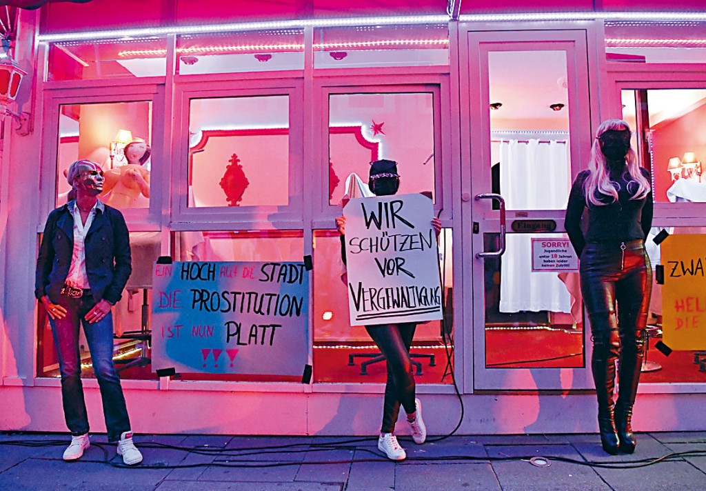 ■漢堡紅燈區的性工作者戴面具示威。