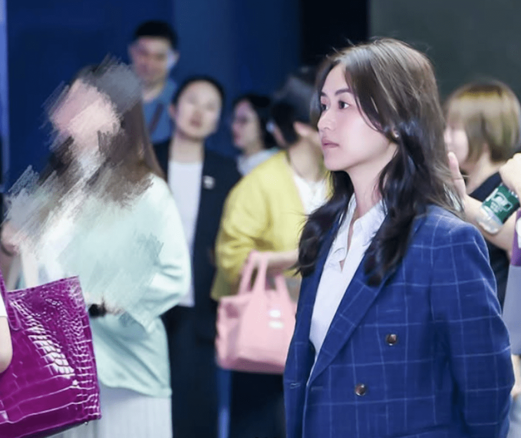 莊雅婷於2025年以23歲之齡當選西貢區議員，是目前全港最年輕的區議員。莊雅婷IG