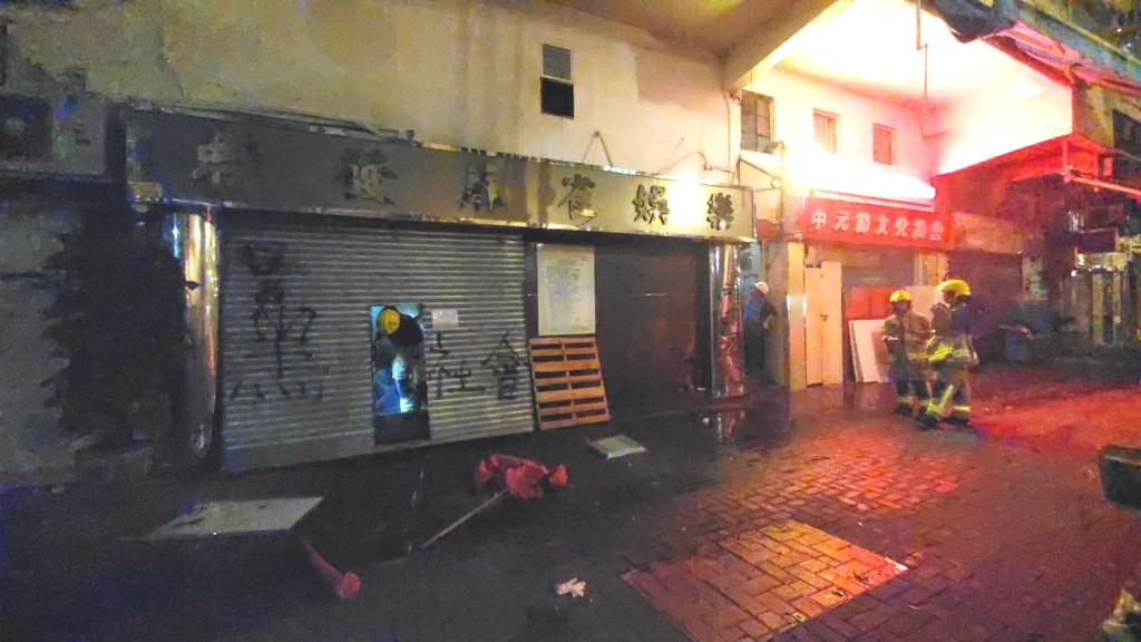 荃灣有麻雀館遭示威者縱火。