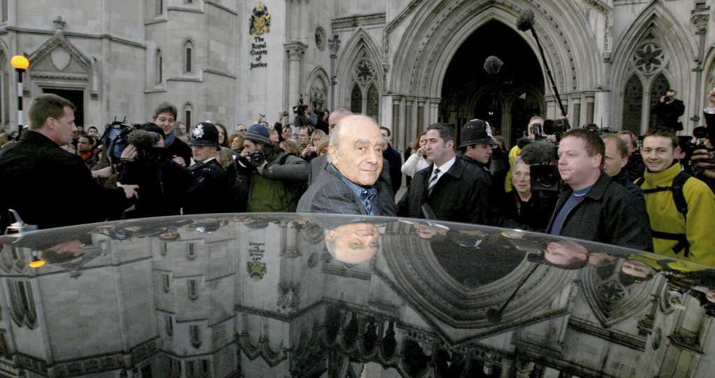 阿法耶茲2008年2月就兒子多迪及戴妃之死作證後，離開倫敦高等法院。美聯社