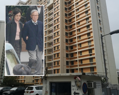 前行政長官曾蔭權離開深水灣香港哥爾夫球會後,返回寓所。