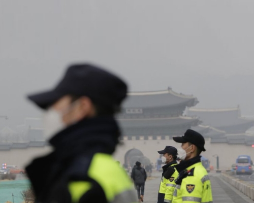 南韓政府表示,希望藉製造人造雨解決空氣污染問題的行動已告失敗。AP圖片