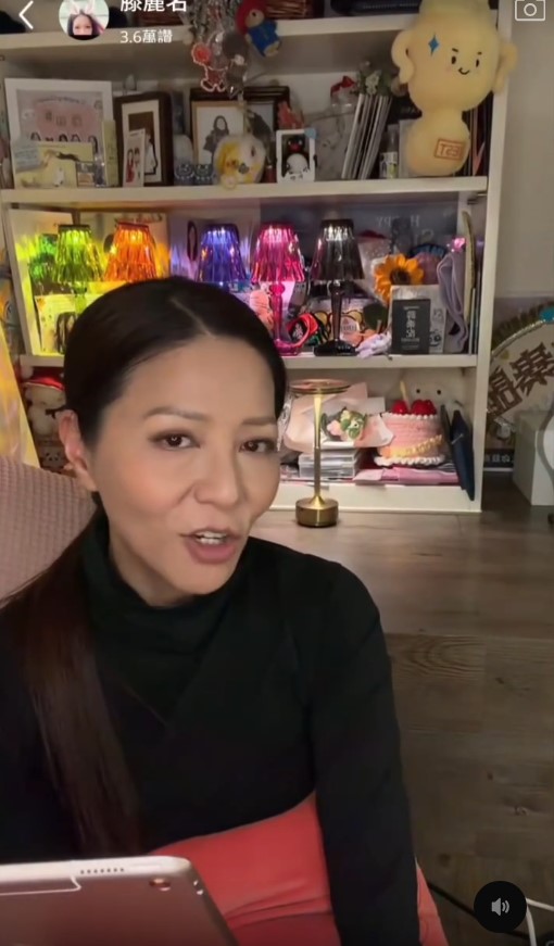 滕麗名早前於直播中宣布不會演出新的處境喜劇。 滕麗名早前於直播中宣布不會演出新的處境喜劇。