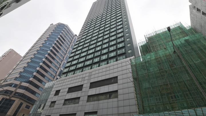 現場是觀塘偉業街163號一酒店。資料圖片