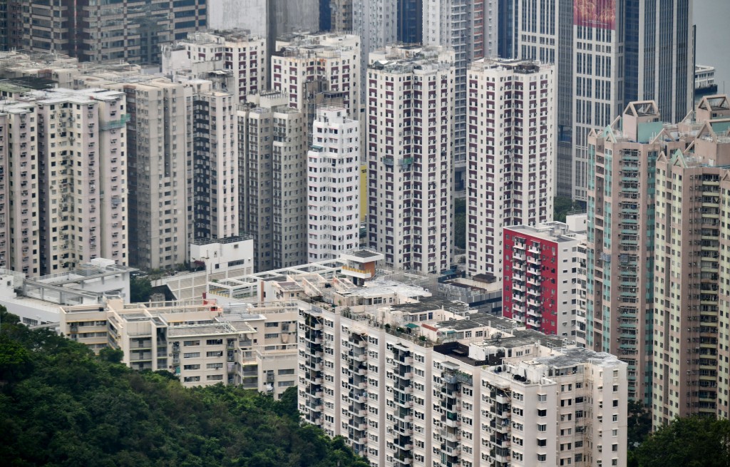 上月整体楼宇买卖合约登记录逾8500宗,为连续两个月超过8000宗水平,为近5年以来首见。 上月整体楼宇买卖合约登记录逾8500宗,为连续两个月超过8000宗水平,为近5年以来首见。