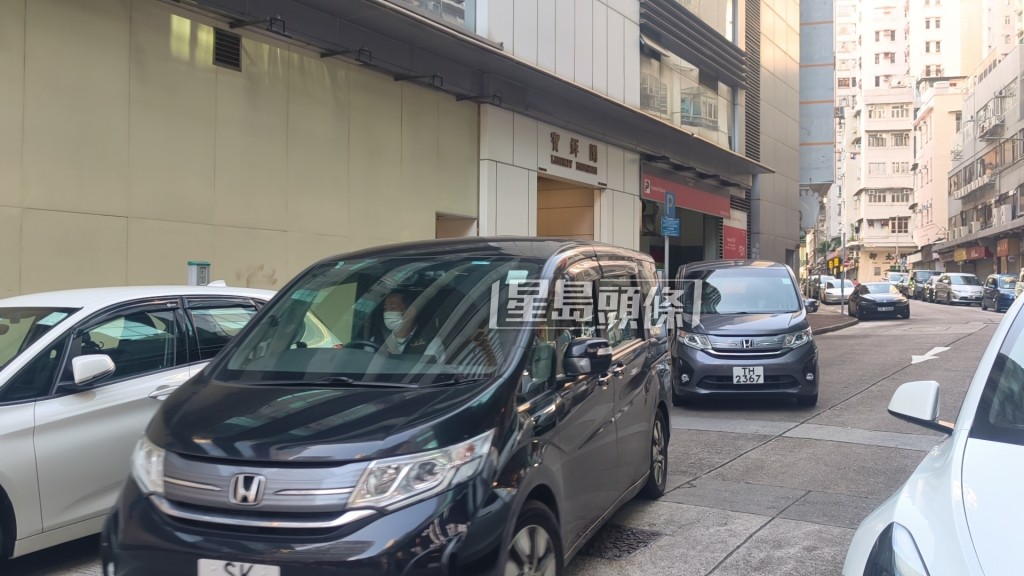 警方國安處採取拘捕行動。黎志偉攝 警方國安處採取拘捕行動。黎志偉攝