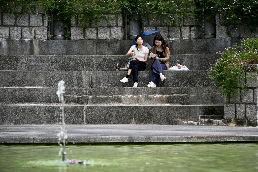 立法会文件提到，2025至26年度八大工程项目的整体拨款建议，对比2024至25年度拨款逾6.2亿元，下跌约25%。