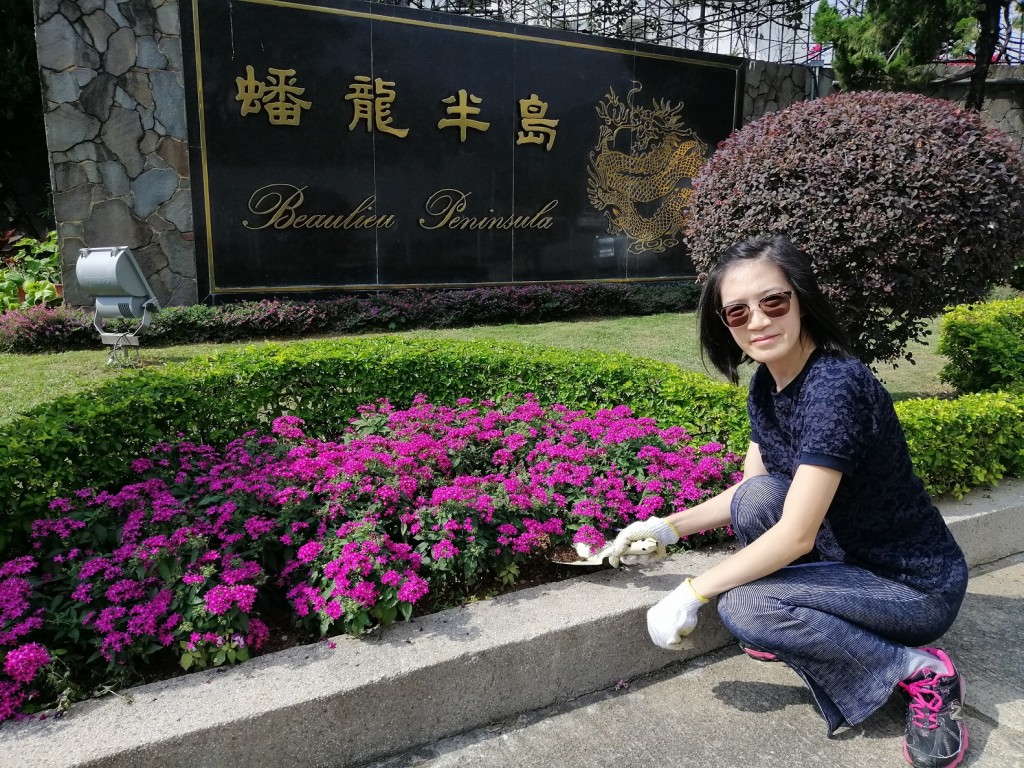 羅敏儀表示,用園林廢物造成的堆肥可增加泥土儲水力,而且更有效保存土壤中的養份,減少植物病害,讓屋苑的植物和花卉長得更茂盛健康。THEi提供圖片