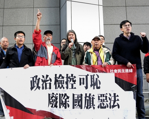 古思堯今早由十多名社民連成員陪同下前往警察總部。社民連fb圖片