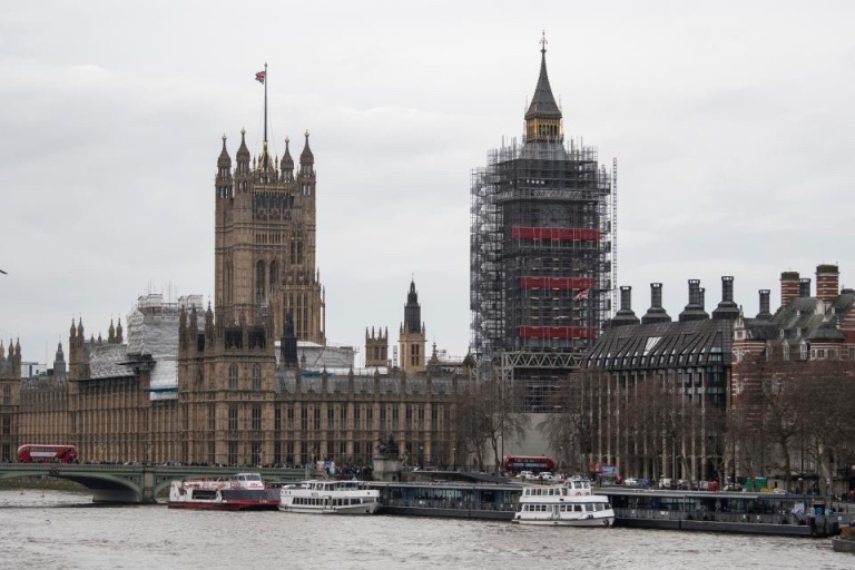 大笨钟维修工程。网图