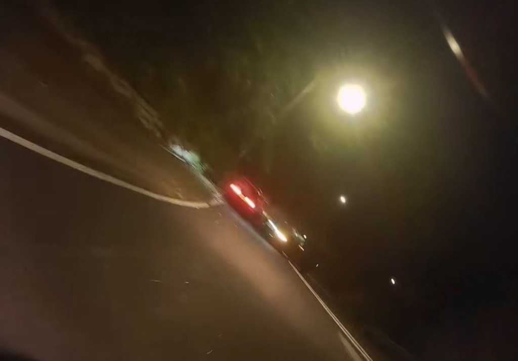 AE86被Golf攔腰撞上。fb車cam L（香港群組）影片截圖