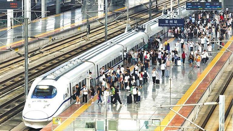 春運火車票明日起開售。 新華社