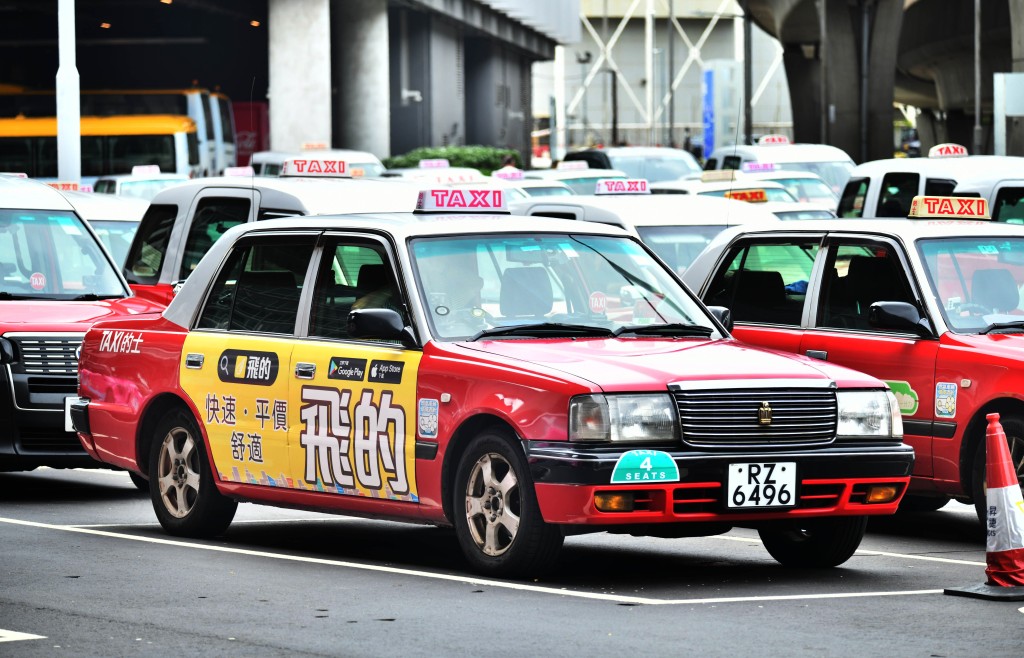 本屆政府着手處理「利益藩籬」,其中的士與網約車之爭是長期的民生頑疾。資料圖片 本屆政府着手處理「利益藩籬」,其中的士與網約車之爭是長期的民生頑疾。資料圖片