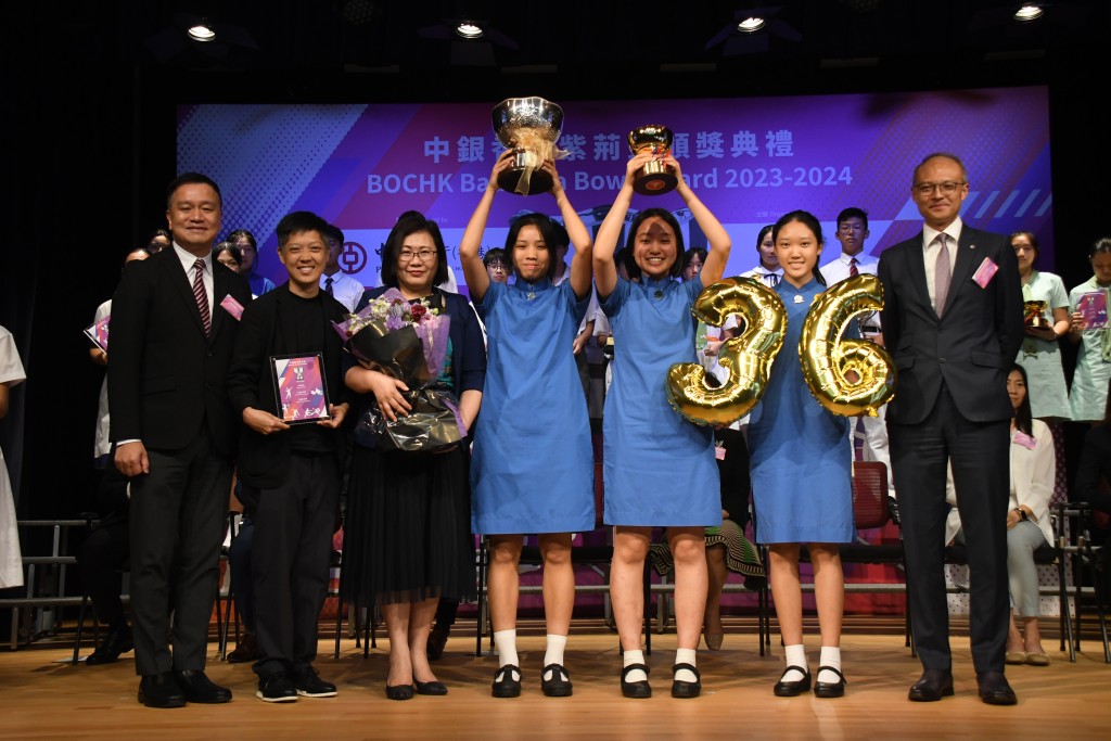 紫荊盃頒獎禮，最佳女校桂冠由協恩中學獲得，並締造36連霸佳績。本報記者攝