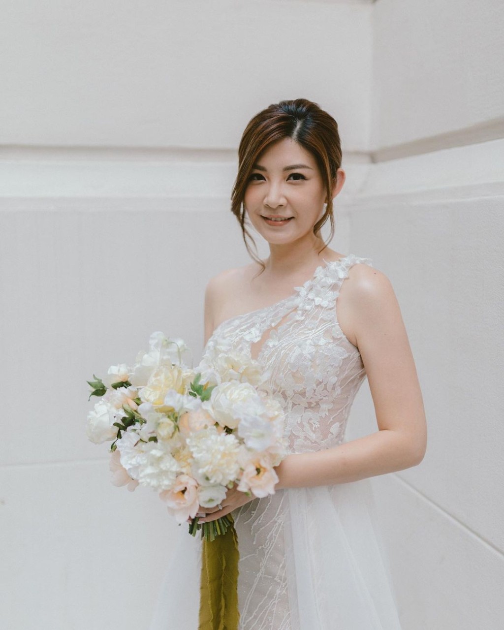 張文采於2018年與消防員盧樂輝結婚。