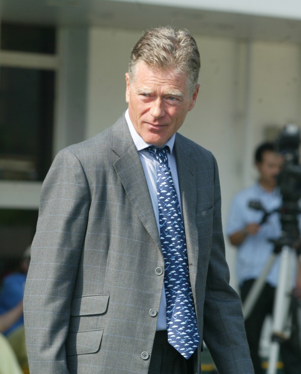 游達榮的舅父是前香港練馬師岳敦。