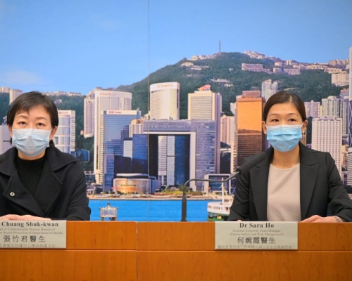 何婉霞(右)以尊重私隱為由,拒絕透露警長詳細情況。