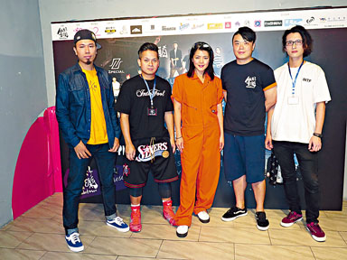 ■乐队「带菌者」前晚出席音乐祭。