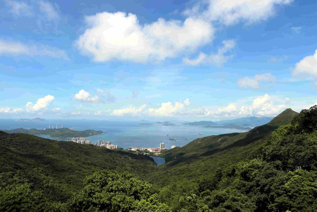 太平山是热门行山地点，可从山顶俯瞰港岛南部的壮丽景色。