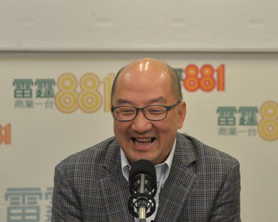 譚志源指袁國強太照顧身體，半夜時翻煮即食麵。