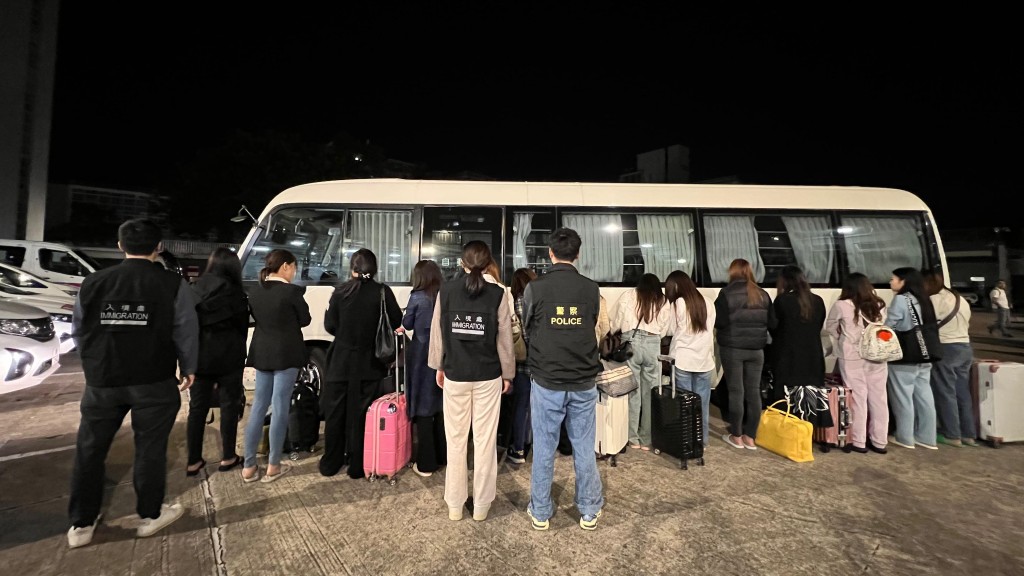 警方聯同入境署元朗展開掃黃行動。警方提供