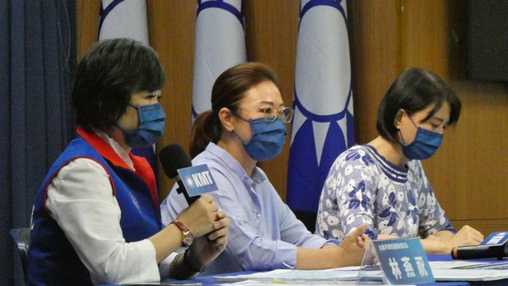 王鴻薇(中)指台灣目前3名涉及殺警的死囚，至今仍未行刑。中時圖片