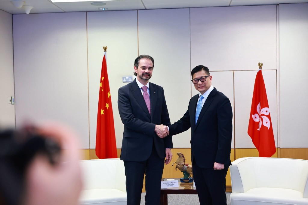 鄧炳強今日與國際刑警組織秘書長Valdecy Urquiza代表團會面。鄧炳強fb