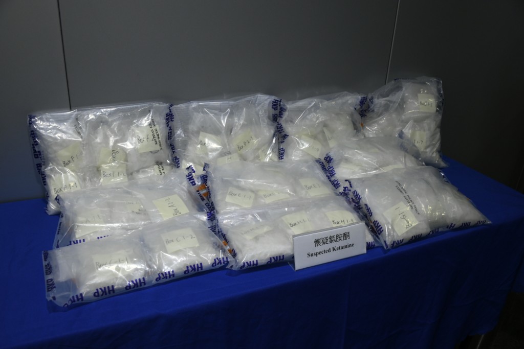 警方檢獲26公斤懷疑氯胺酮,市值約港幣1,050萬元。楊偉亨攝 警方檢獲26公斤懷疑氯胺酮,市值約港幣1,050萬元。楊偉亨攝