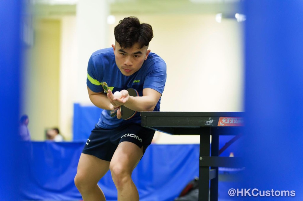海關健兒成功蟬聯男子乒乓球冠軍。