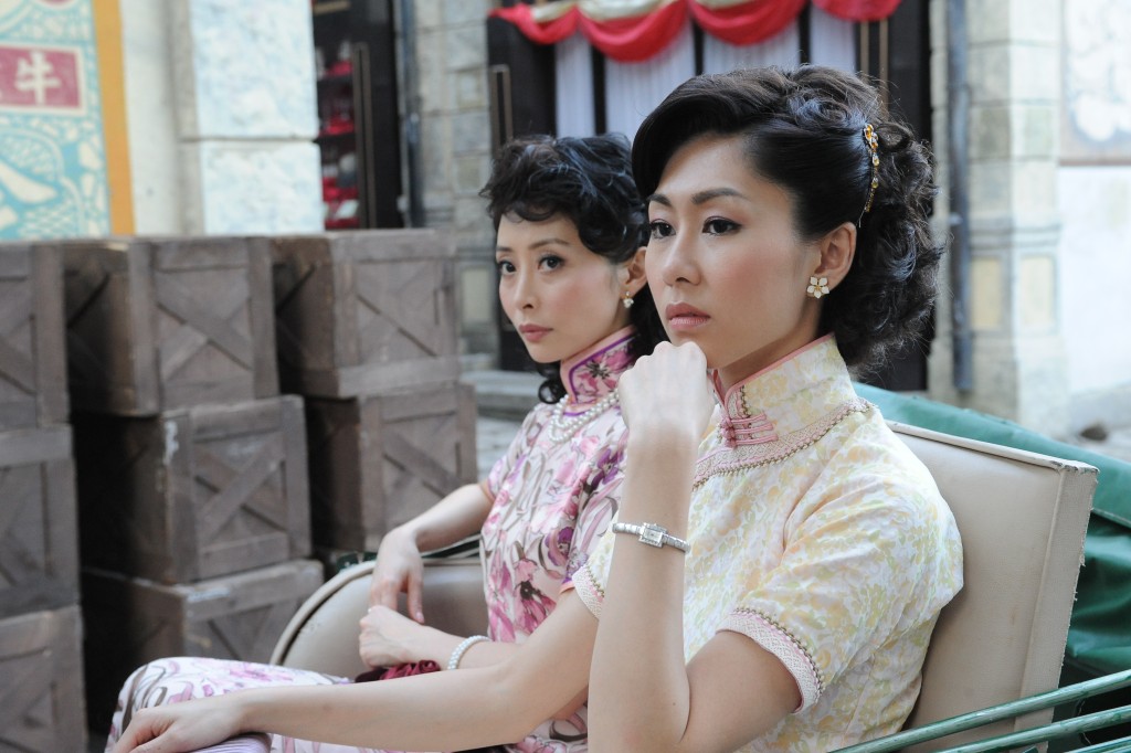 胡定欣（右）曾演出TVB劇《鐵馬尋橋》。