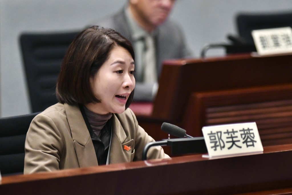 民建聯新界西南議員郭芙蓉表示，歡迎環保署在荃灣川龍街及河背街一帶推行街舖廚餘回收先導計劃，但認為要真正提高參與率。