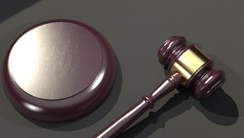外賣員被自動門撞跌致殘,物業被判賠償¥21萬引爭議。 外賣員被自動門撞跌致殘,物業被判賠償¥21萬引爭議。