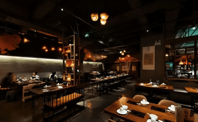 重庆一家火锅店被顾客偷走汤锅。(示意图,非涉事火锅店)胡侃生活百态 重庆一家火锅店被顾客偷走汤锅。(示意图,非涉事火锅店)胡侃生活百态