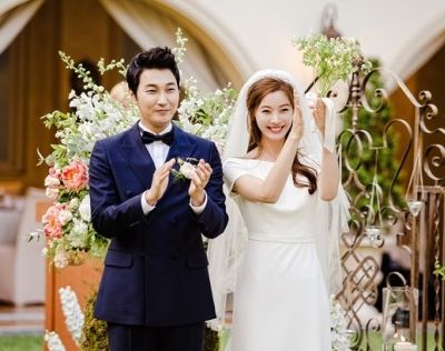 尹素怡五年前與音樂劇演員趙成允結婚。