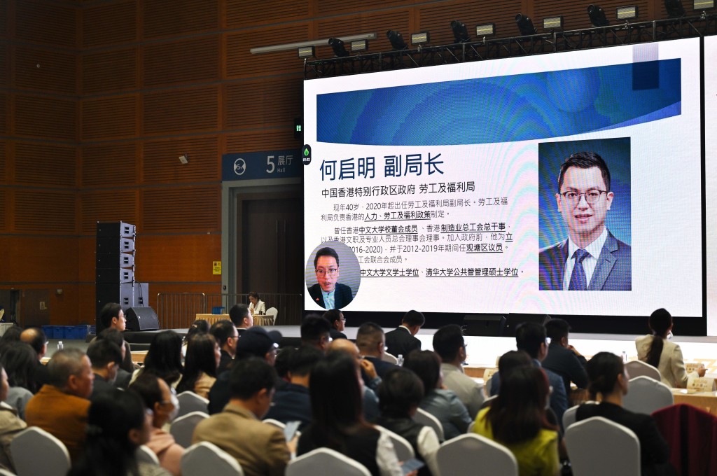 香港特別行政區政府勞工及福利局副局長何啟明的就業專題講座，題為「香港高等院校『非本地畢業生留港／回港就業安排（IANG簽證）』及最新就業情況」。