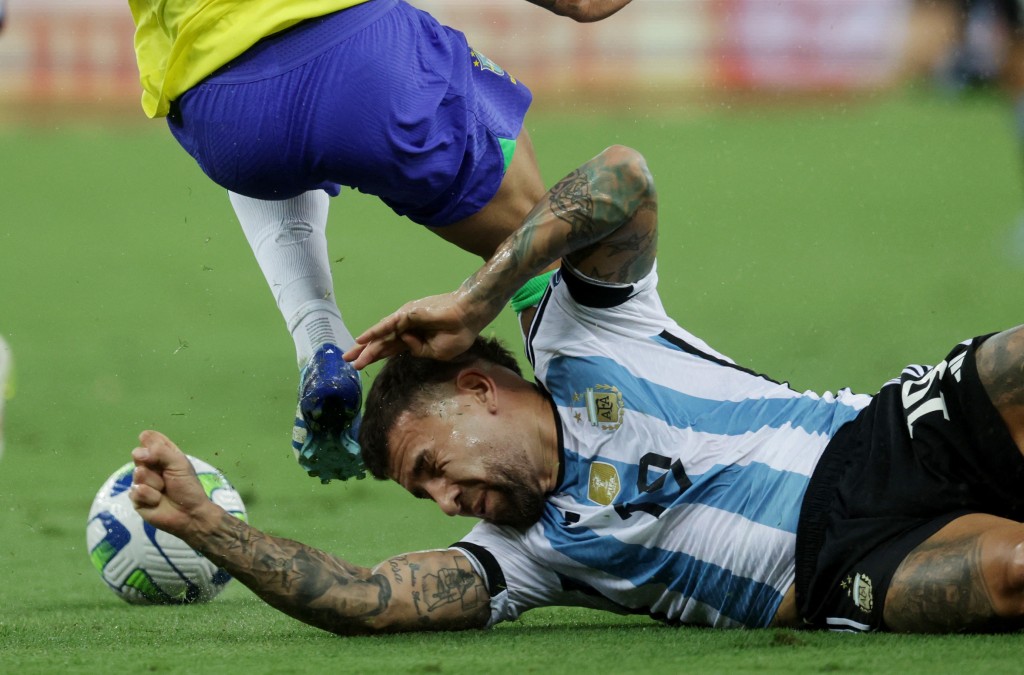  巴西主场0:1负于阿根廷的世界杯南美洲区外围赛中，场面火爆兼火药味重。路透社