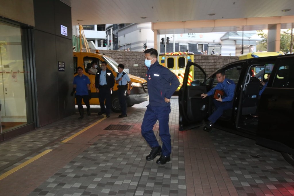 消防處處長楊恩健到醫院了解。 消防處處長楊恩健到醫院了解。