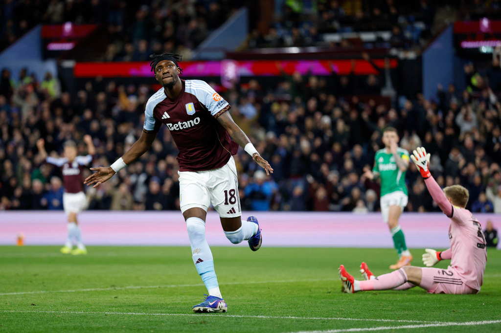 維拉開紀錄的入球有越位嫌疑。美聯社 維拉開紀錄的入球有越位嫌疑。美聯社