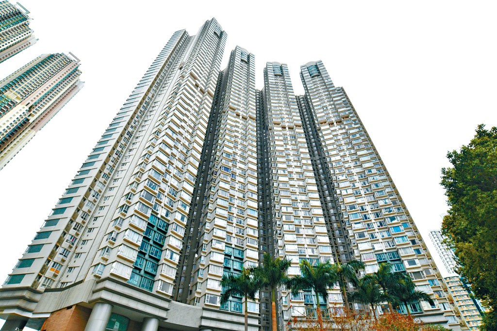 西灣河逸濤灣夏池軒低層則王單位，日前以月租4.05萬成交，呎租約47元。
