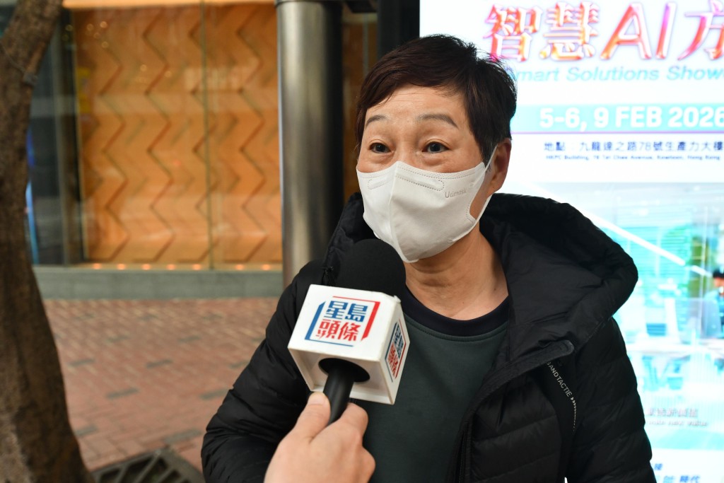 市民李女士表示為安全起見，搭車時必定會佩戴安全帶。