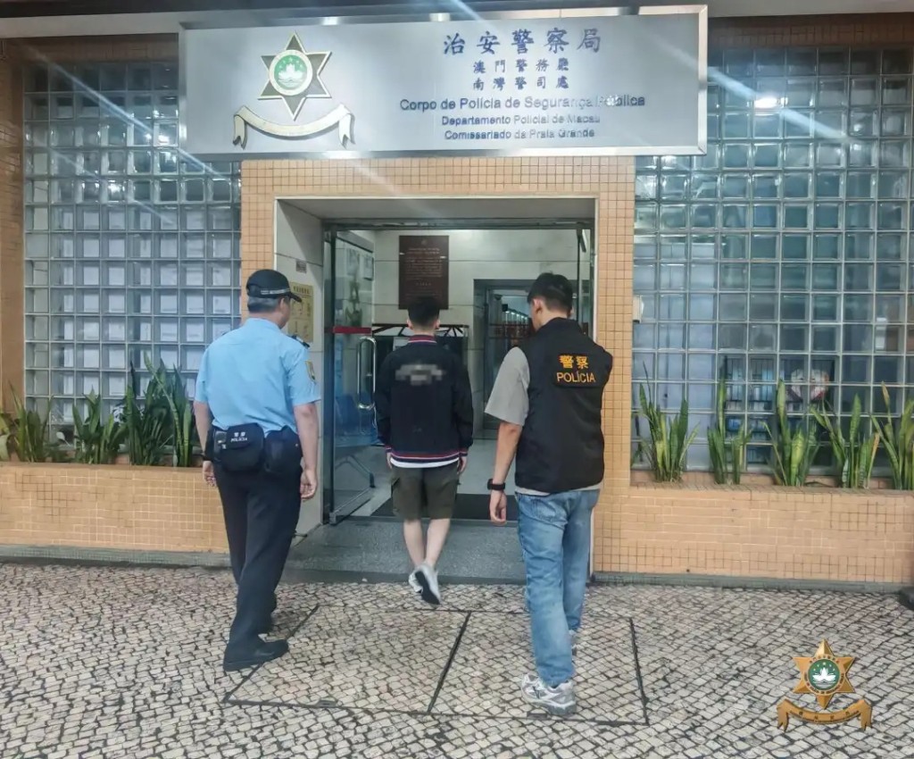 30歲虐貓男落網,報稱不滿貓咪咬破他的運動鞋而下狠手。 30歲虐貓男落網,報稱不滿貓咪咬破他的運動鞋而下狠手。